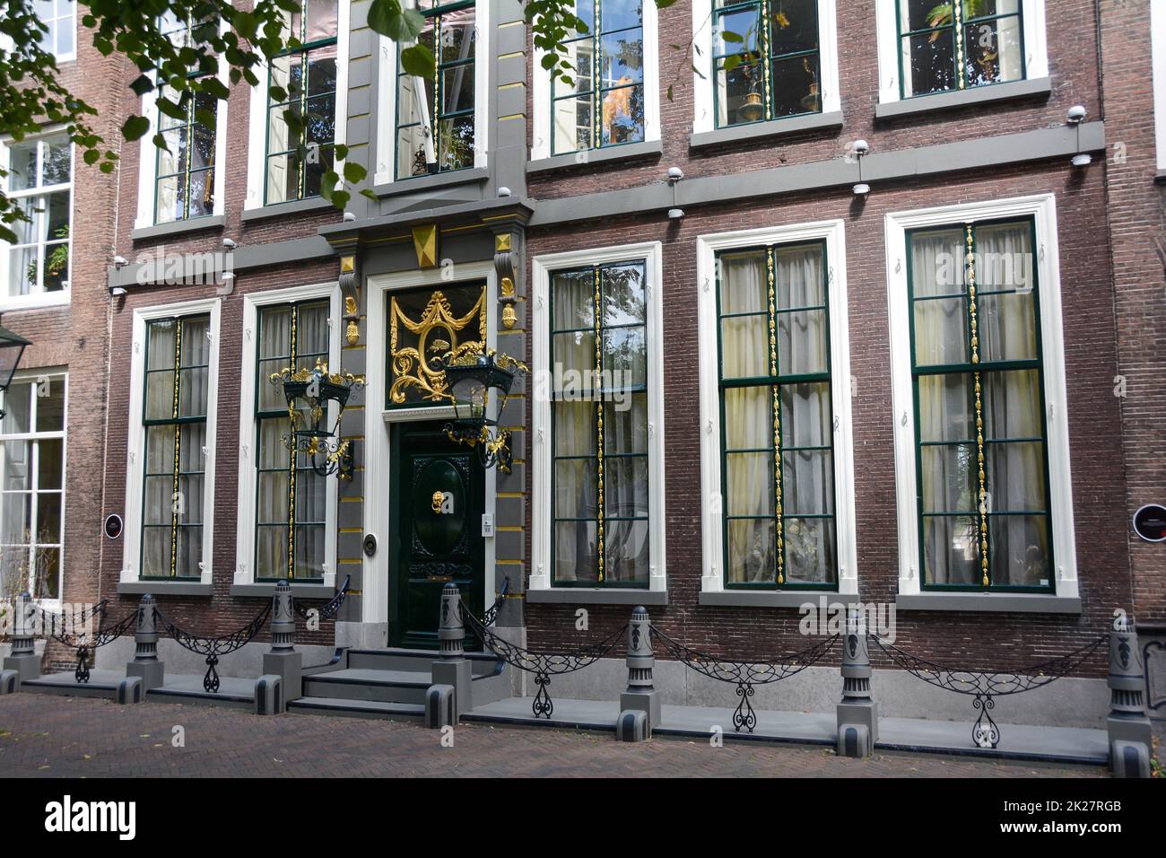 Tipica facciata della casa nel centro storico DI ZIERIKZEE Foto Stock