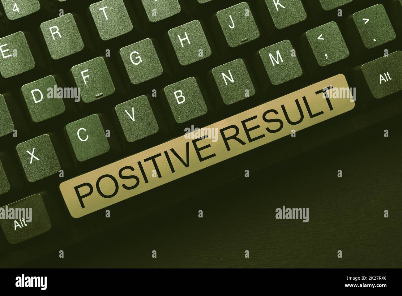 Segno di scrittura a mano risultato positivo. La foto concettuale mostra che una persona ha la malattia, la condizione, o il biomarker che compone le nuove idee del titolo dello schermo, digitando i concetti del copione del gioco Foto Stock