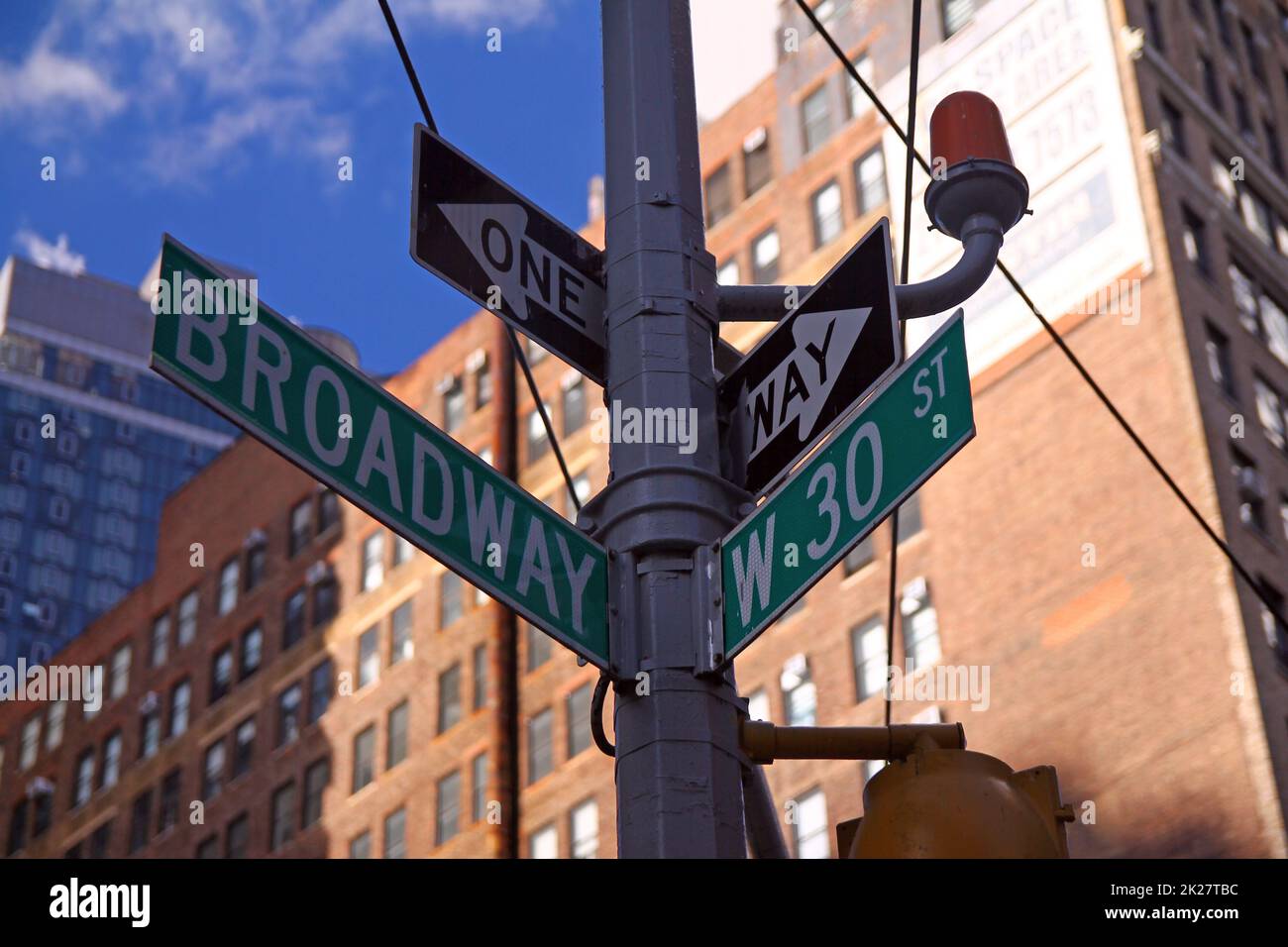 Green West 30th Street e segno storico di Broadway Foto Stock