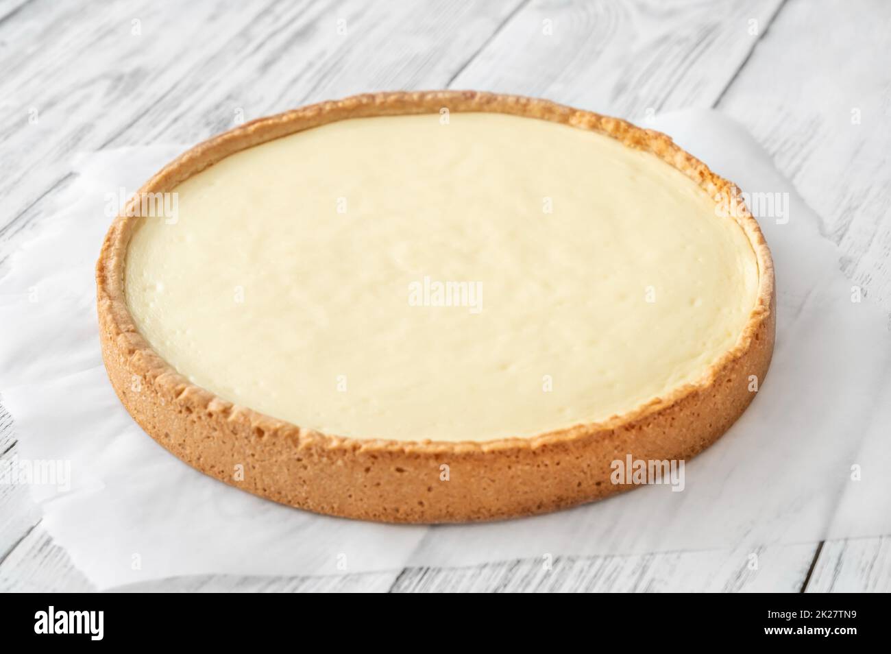 Tradizionale cheesecake sul tavolo di legno Foto Stock