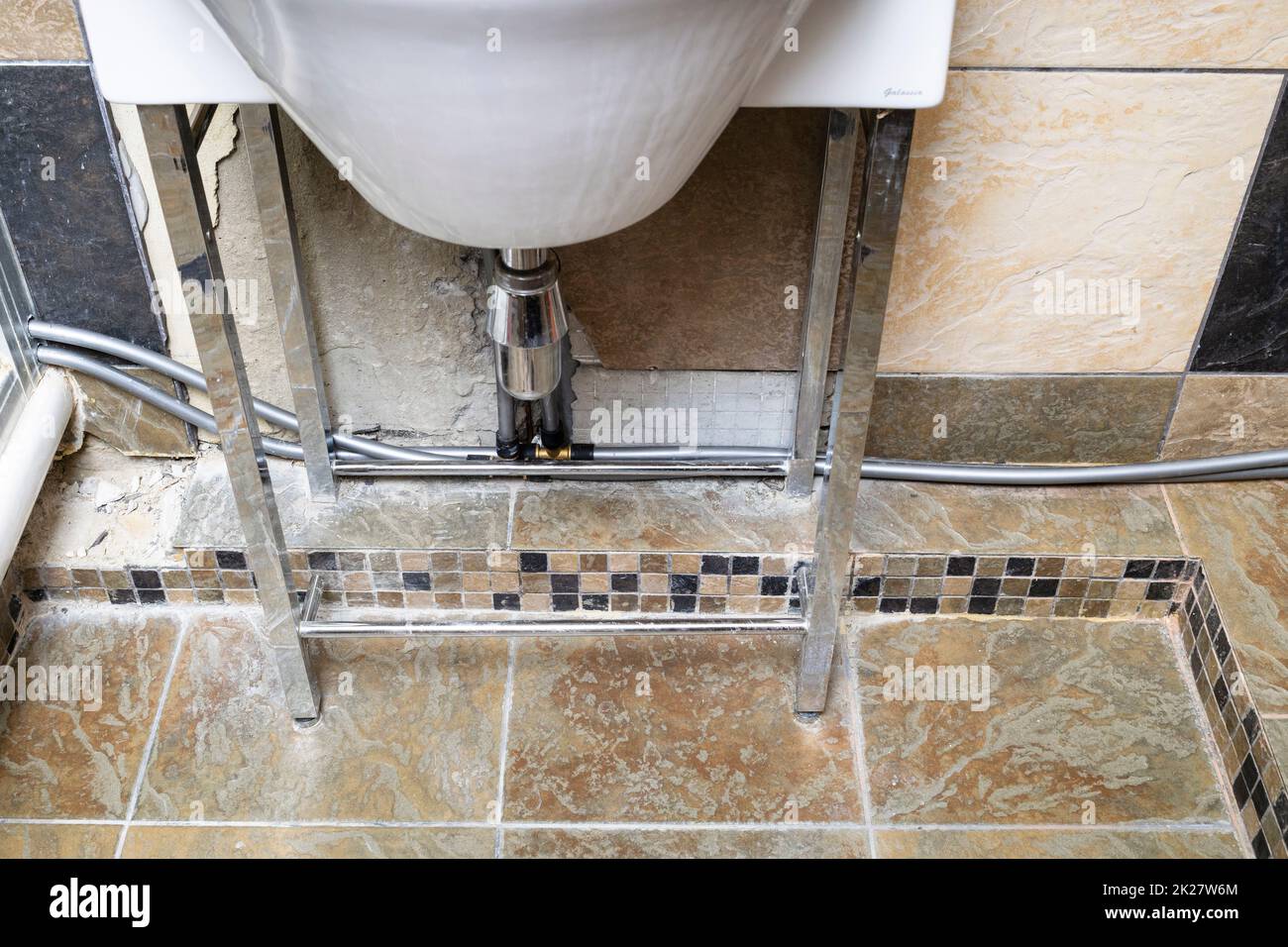 distribuzione temporanea di tubi dell'acqua in polietilene Foto Stock