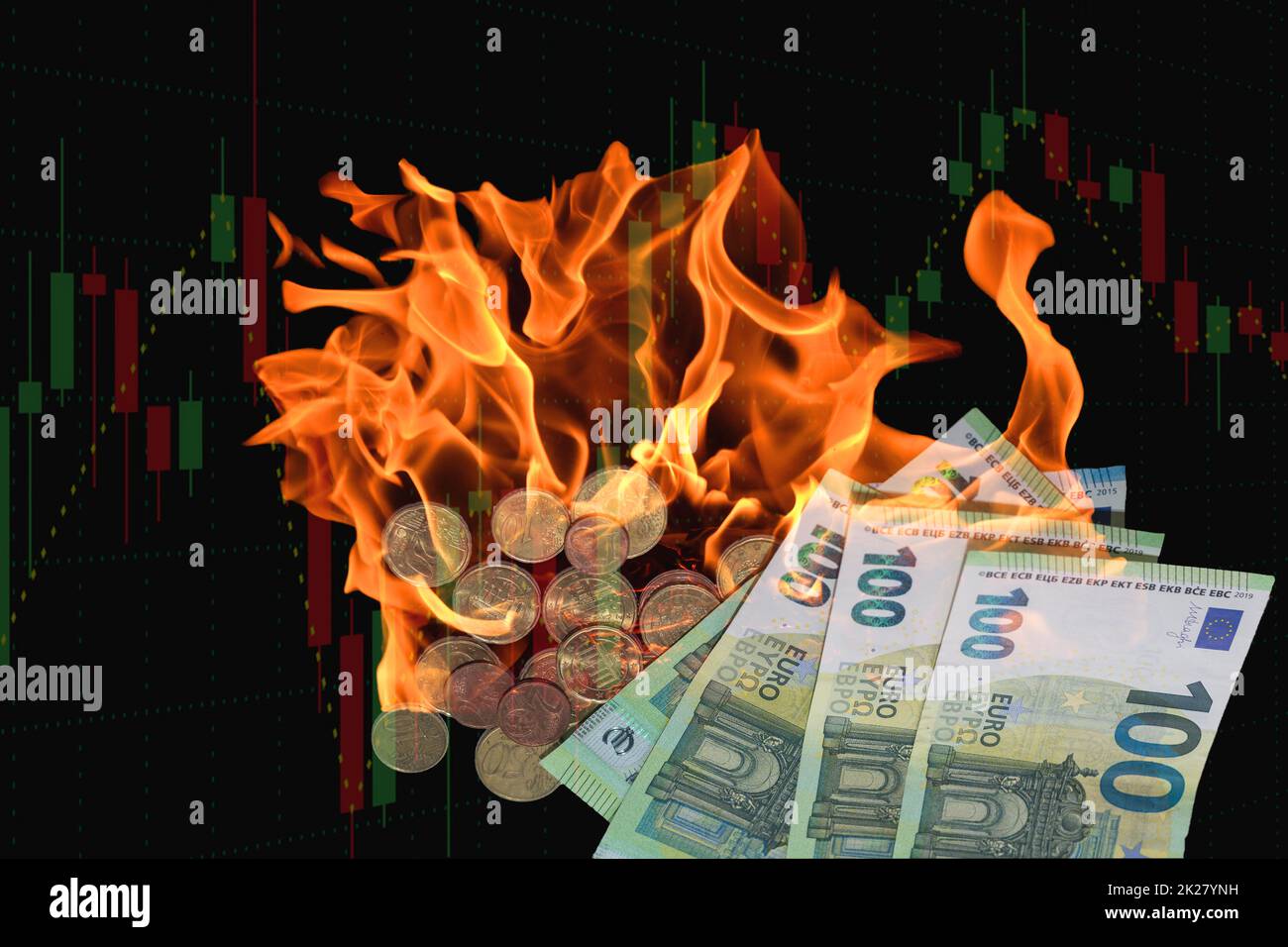 inflazione nel mondo con molti bollette e monete da 100 euro in fiamme, come una tabella dal mercato in nero Foto Stock