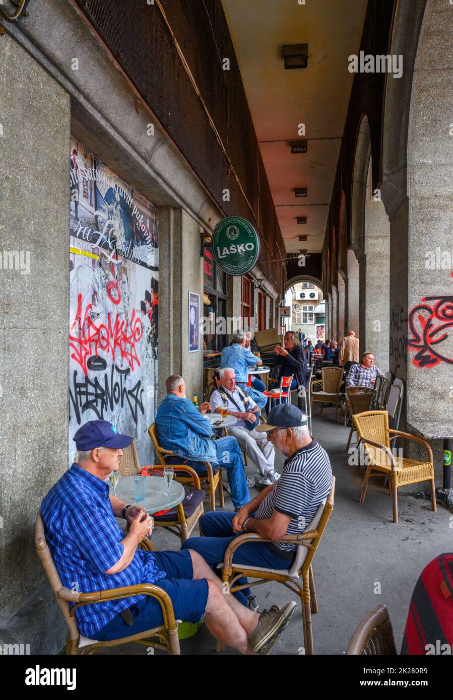Cafe in Dolac mercato nella città vecchia, Zagabria, Croazia Foto Stock