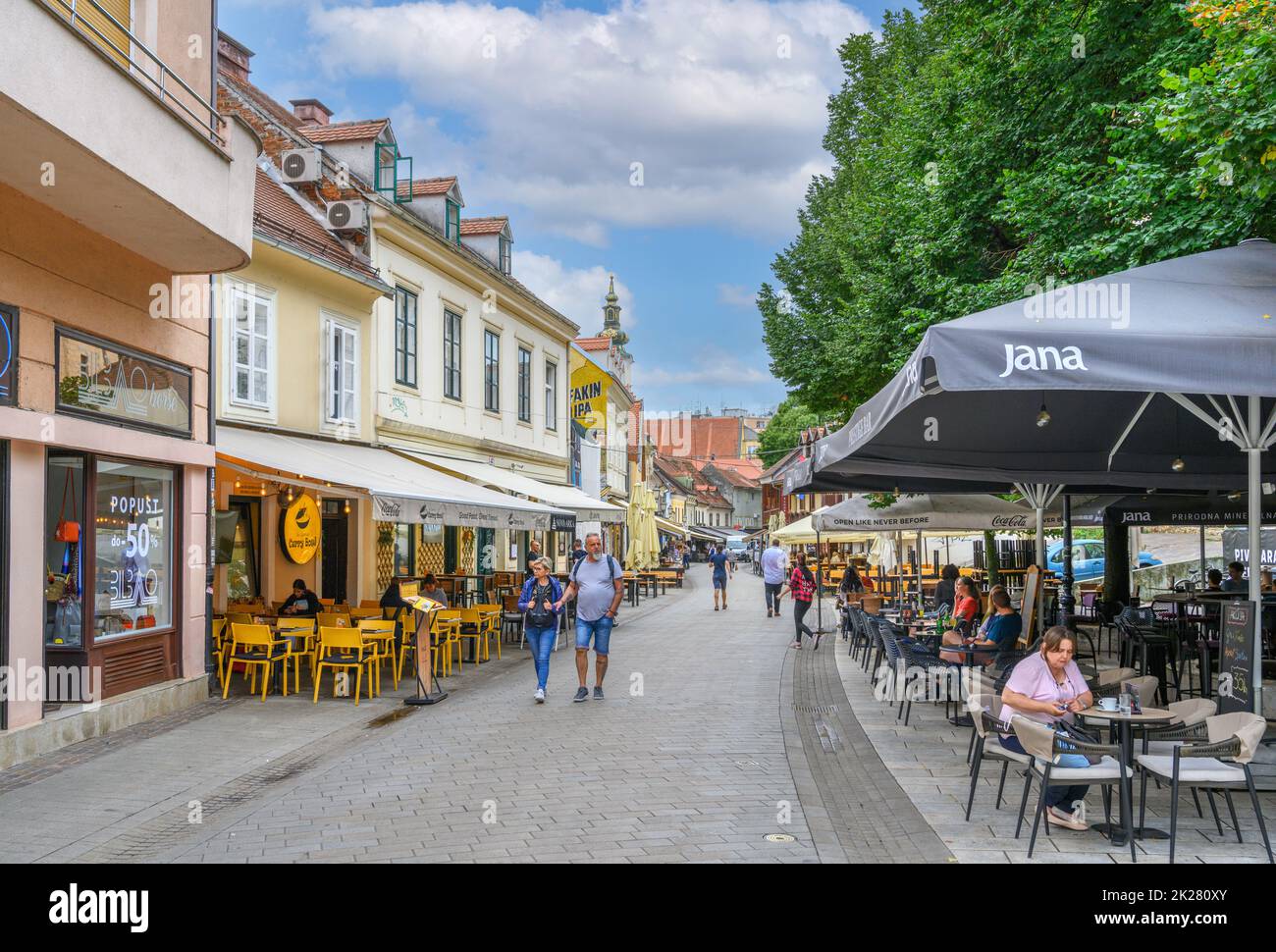 Caffè, bar e ristoranti su Ulica Ivana Tkalčića nella città vecchia, Zagabria, Croazia Foto Stock