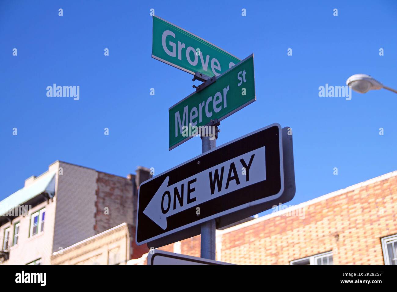 Green Grove Street e l'insegna storica di Mercer Street a Jersey City Foto Stock