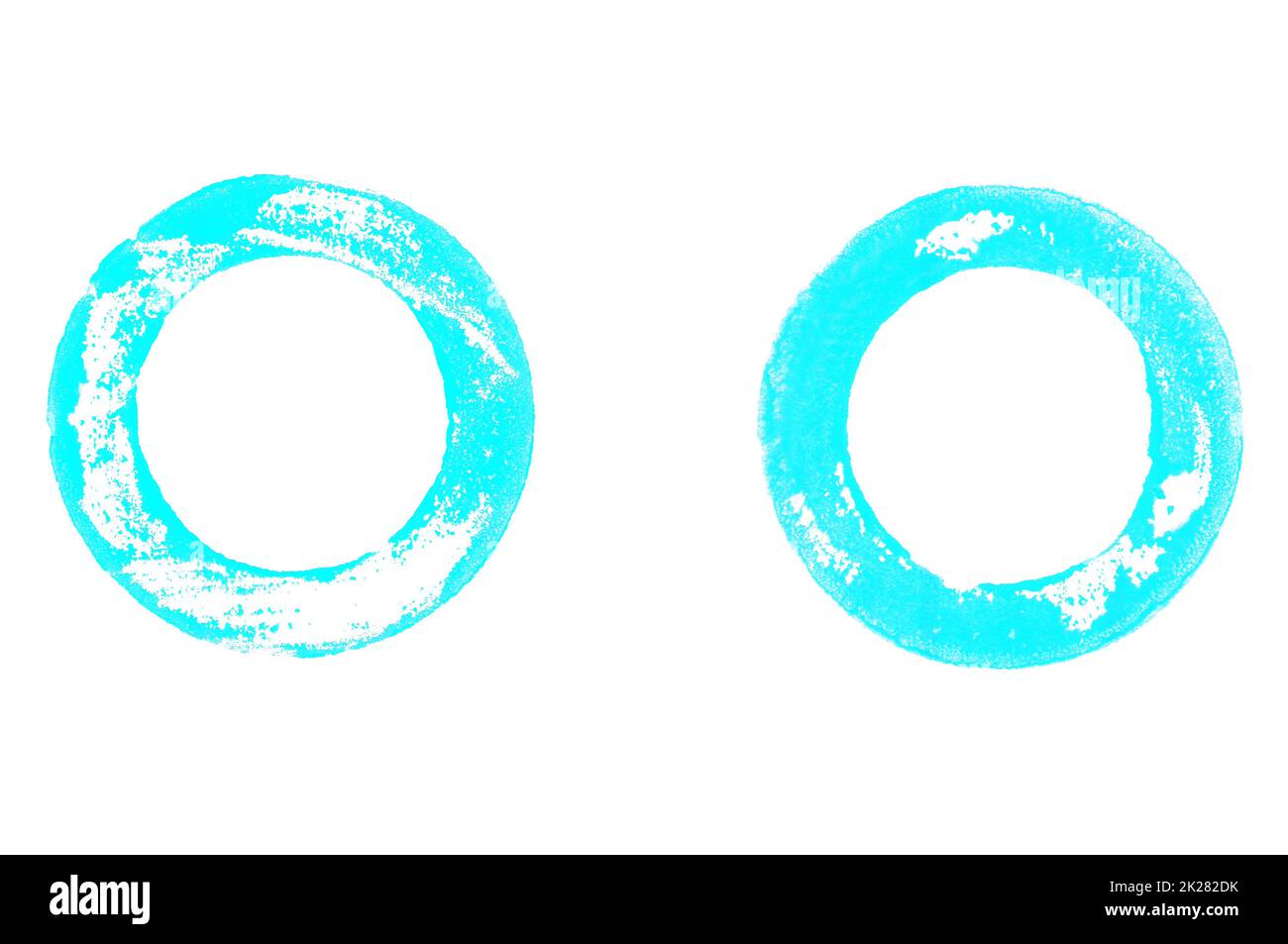 Due pennelli o stencil cerchietti blu chiaro - modello a grunge Foto stock  - Alamy