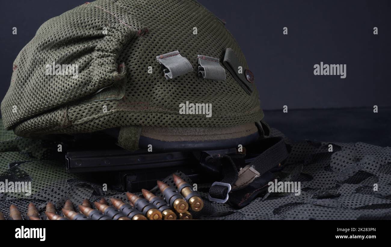Casco, parte dell'attrezzatura da combattimento di un soldato. Foto Stock