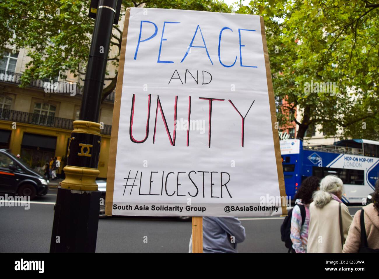 Londra, Regno Unito. 22nd Set, 2022. I manifestanti si sono riuniti al di fuori dell'alta commissione indiana presso l'India House di Londra dopo lo scoppio di scontri tra giovani indù e musulmani a Leicester e Birmingham. I manifestanti hanno chiesto pace e unità, e hanno protestato contro il partito BJP del primo ministro indiano modi e i nazionalisti indù RSS, che loro biasimano per aver causato la divisione.Credit: Vuk Valcic/Alamy Live News Foto Stock