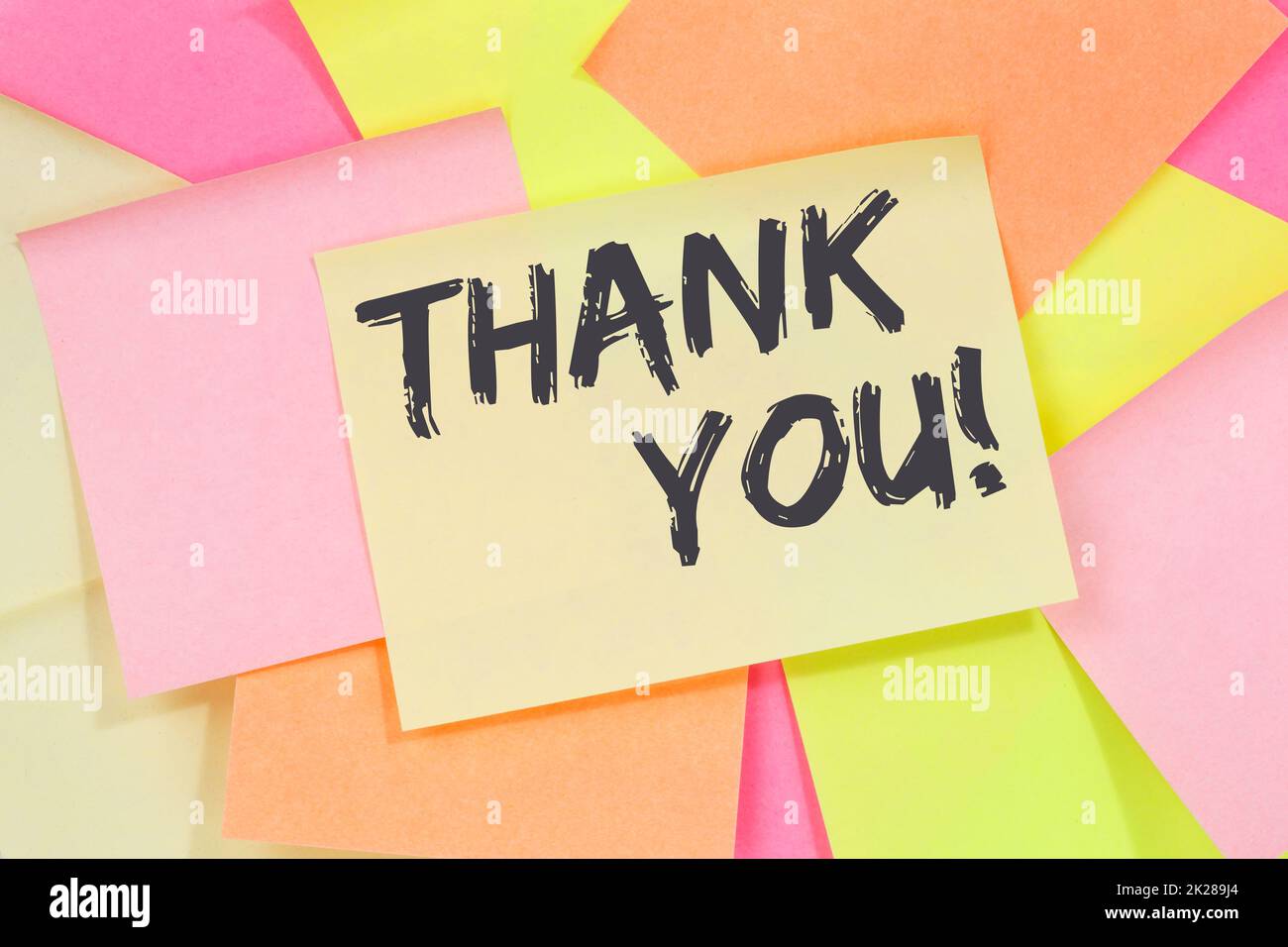 Grazie sul notepaper ufficio business concept nota carta Foto Stock