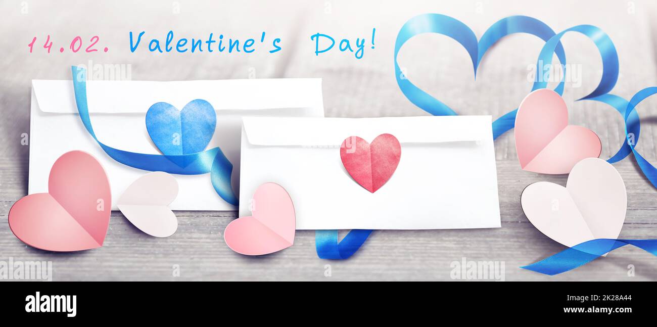 Concetto di San Valentino. Decorazione per le vacanze. Cuore e lettera d'amore. Foto Stock