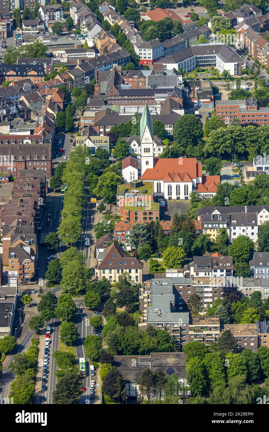 Vista aerea, Humboldtstraße e verde centrale prenotazione, evang.-luth. Christuskirche, Gladbeck, Ruhrgebiet, Renania settentrionale-Vestfalia, Germania, Culto Foto Stock