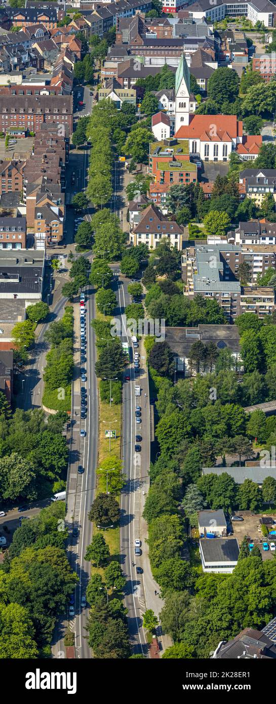 Vista aerea, Humboldtstraße e verde prenotazione centrale, evang.-luth. Christuskirche, Gladbeck, zona della Ruhr, Renania settentrionale-Vestfalia, Germania, Worshi Foto Stock
