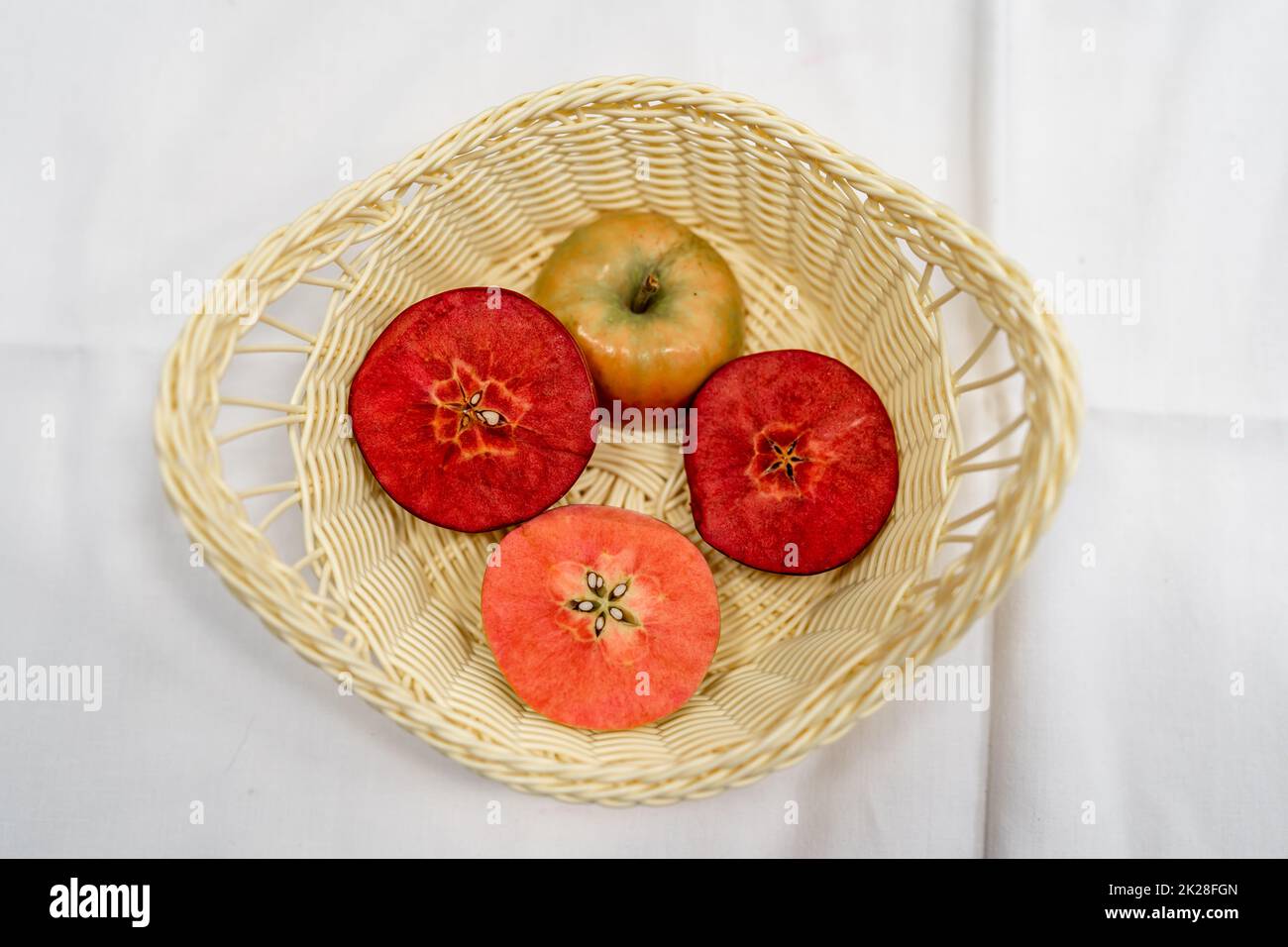 mele con modificazione genetica di colori diversi Foto Stock