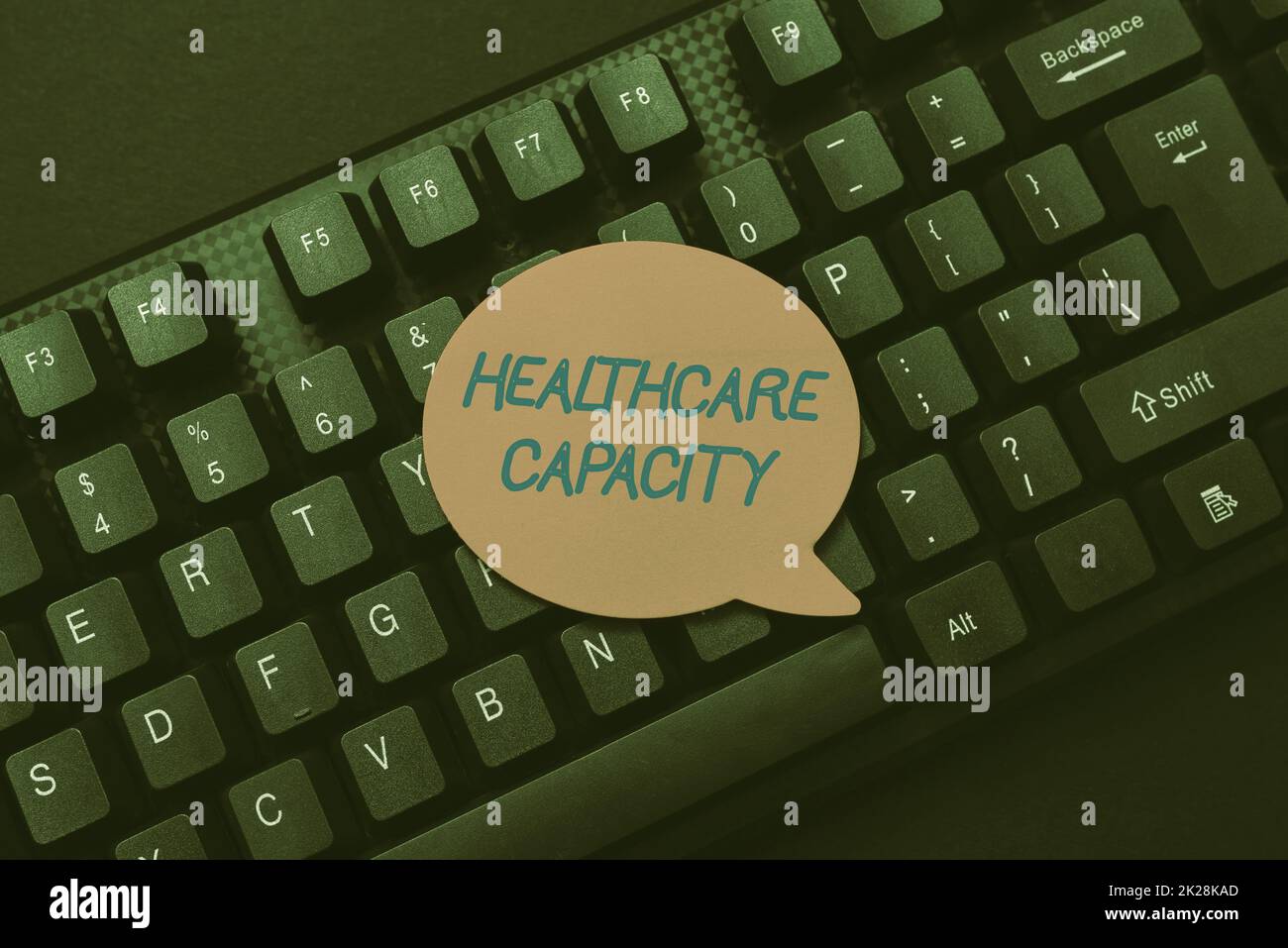 Scrittura manuale capacità sanitaria. Parola per la quantità massima di pazienti forniti con il giusto servizio medico conversione di note scritte in dati digitali, digitando file di codifica importanti Foto Stock