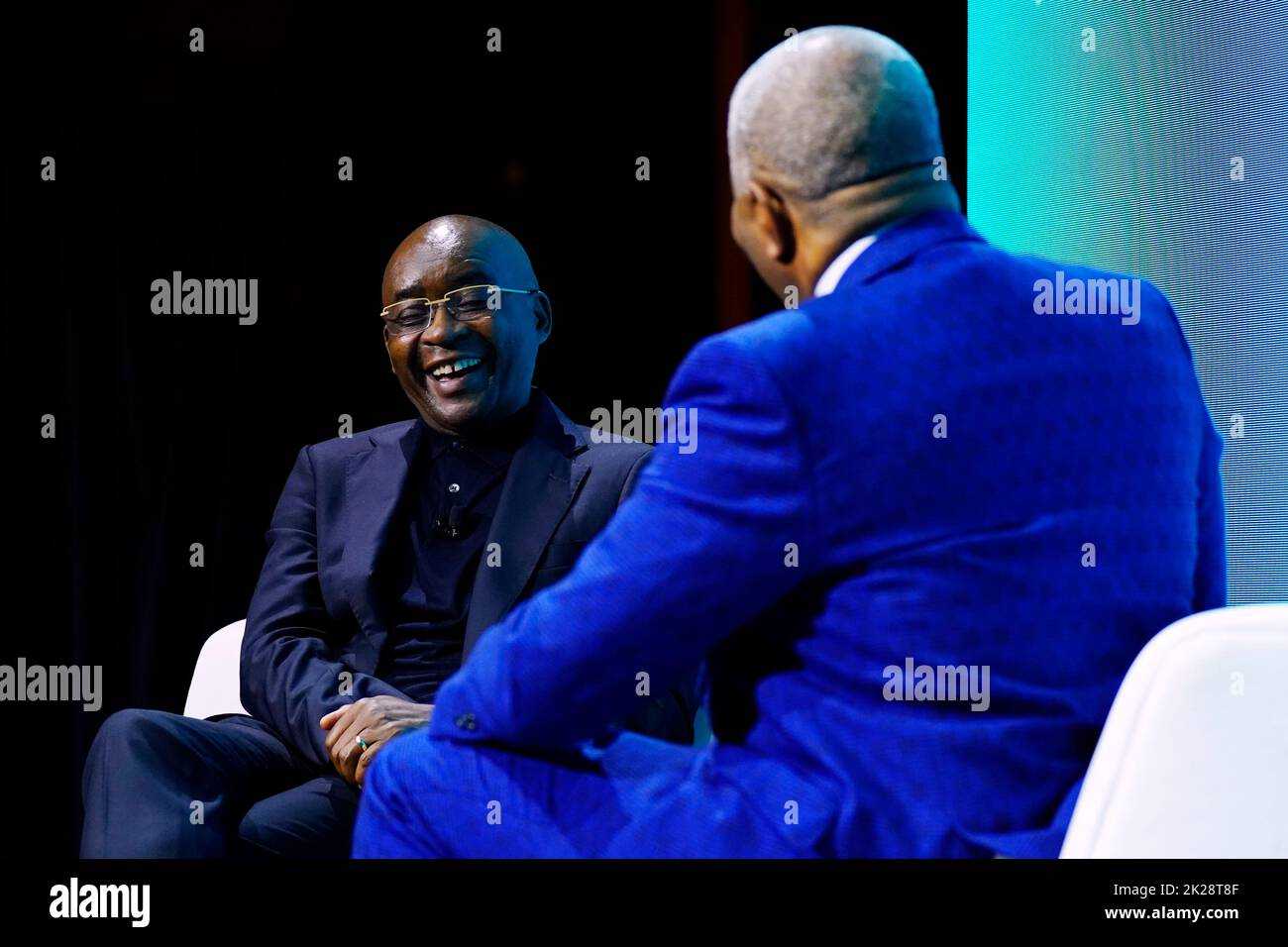 09/19/2022 New York, New York Strive Masiyiwa, Robert Smith parla sul palco dell'inarrestabile Conferenza sull'Africa, tenutasi a Cipriani 42nd Street a New York City, lunedì 19 settembre 2022. Foto di Jennifer Graylock-Graylock.com 917-519-7666 Foto Stock