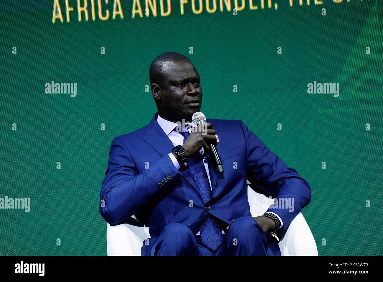 09/19/2022 New York, New York Amadou Fall parla in scena all'inarrestabile Conferenza sull'Africa, tenutasi a Cipriani 42nd Street a New York City, lunedì 19 settembre 2022. Foto di Jennifer Graylock-Graylock.com 917-519-7666 Foto Stock