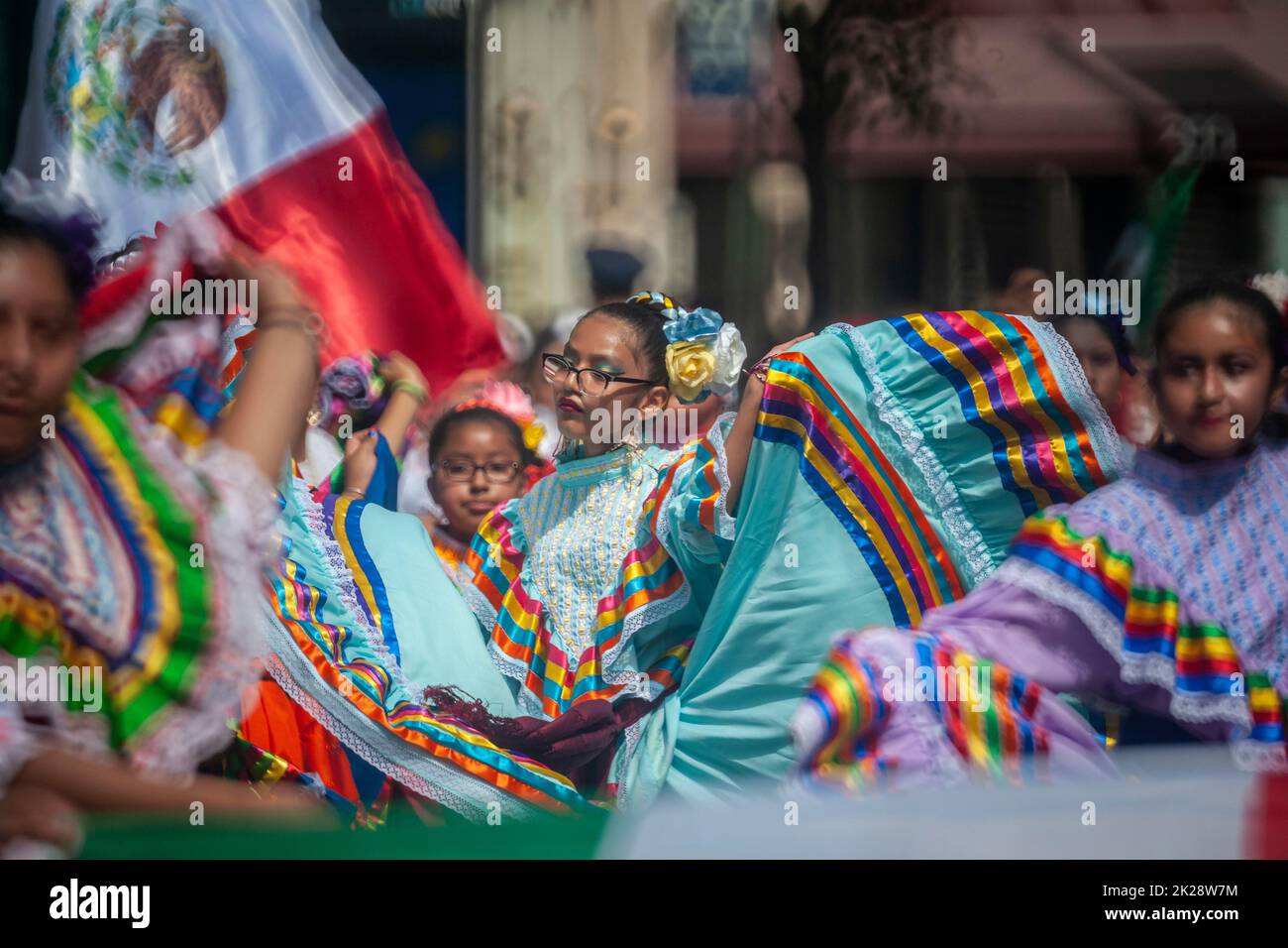 I messicani-americani si riuniscono su Madison Avenue a New York domenica 18 settembre 2022 per la parata annuale del giorno dell'indipendenza messicana. Le parate che si svolgono dalla primavera all'autunno a New York celebrano la diversità culturale della città. (© Richard B. Levine) Foto Stock