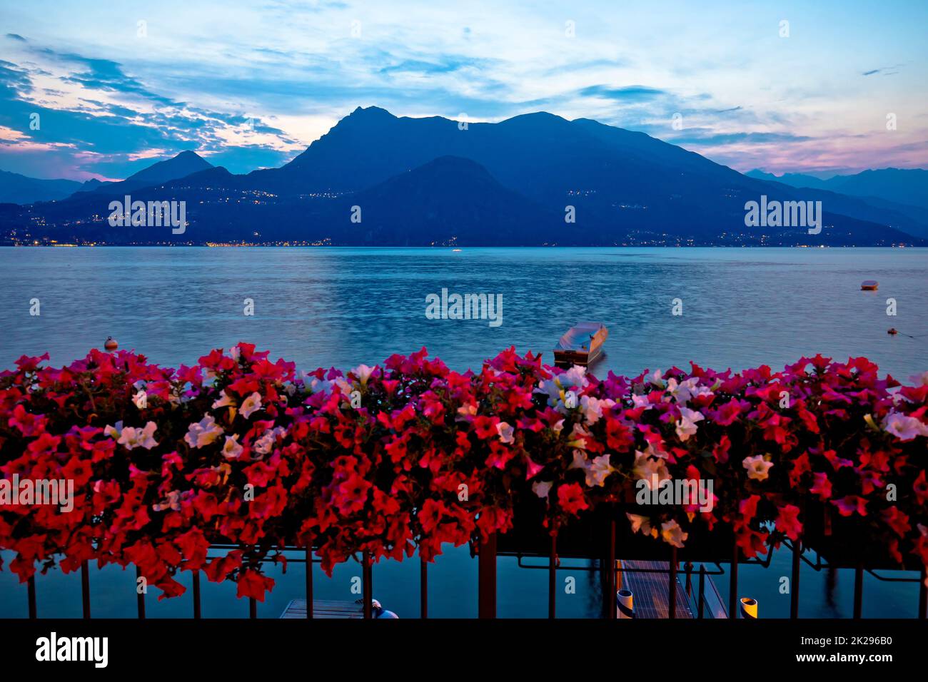 Lago di Como idilliaca vista serale a Varenna Foto Stock