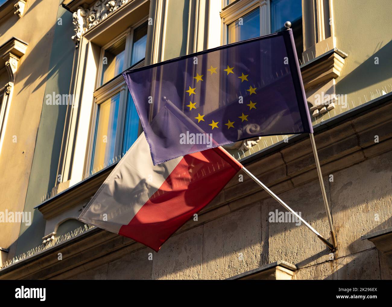 Bandiere della Polonia e dell'Unione europea Foto Stock