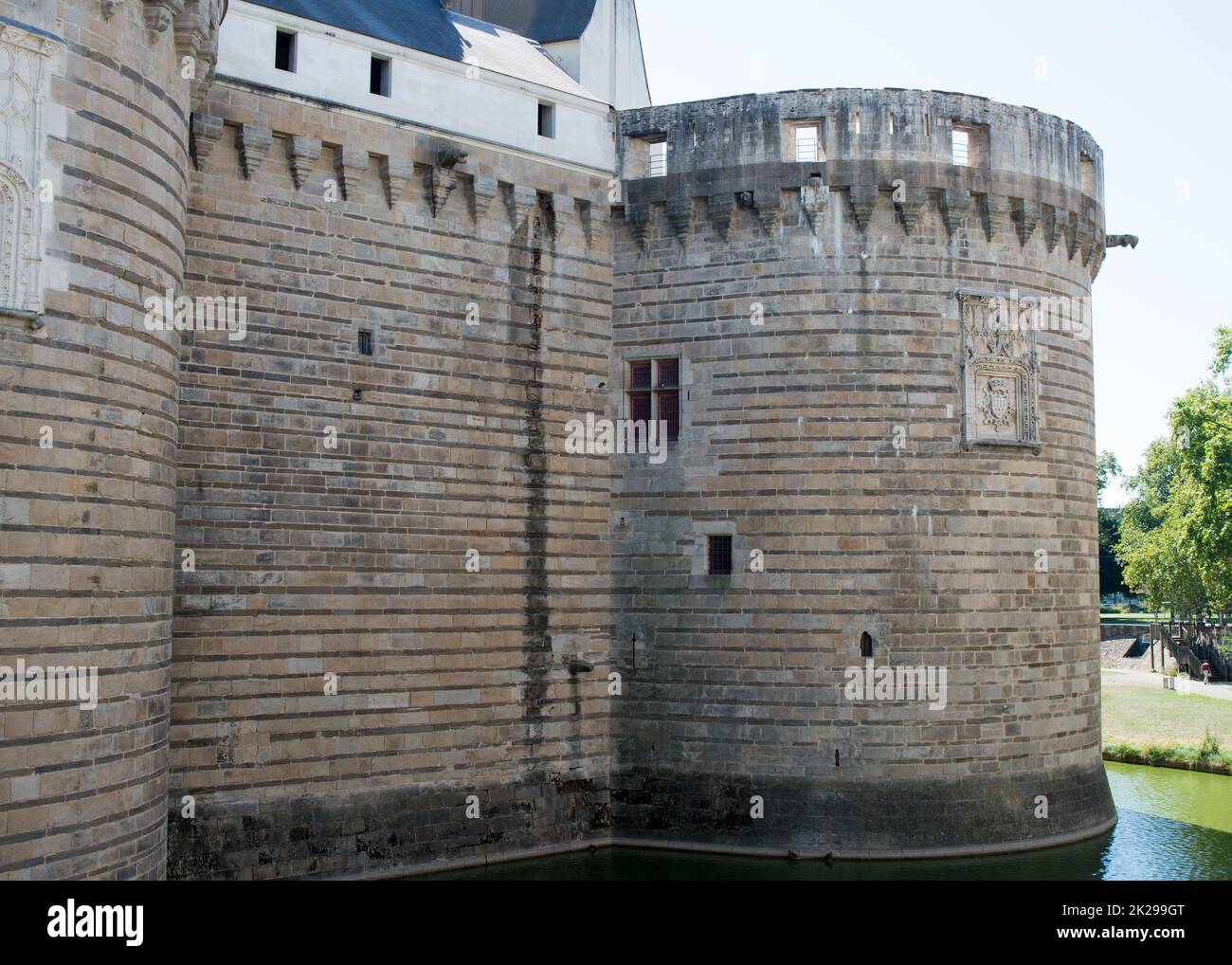 Ingresso principale al castello di Nantes. Stagno intorno alle pareti. Francia. Europa Foto Stock