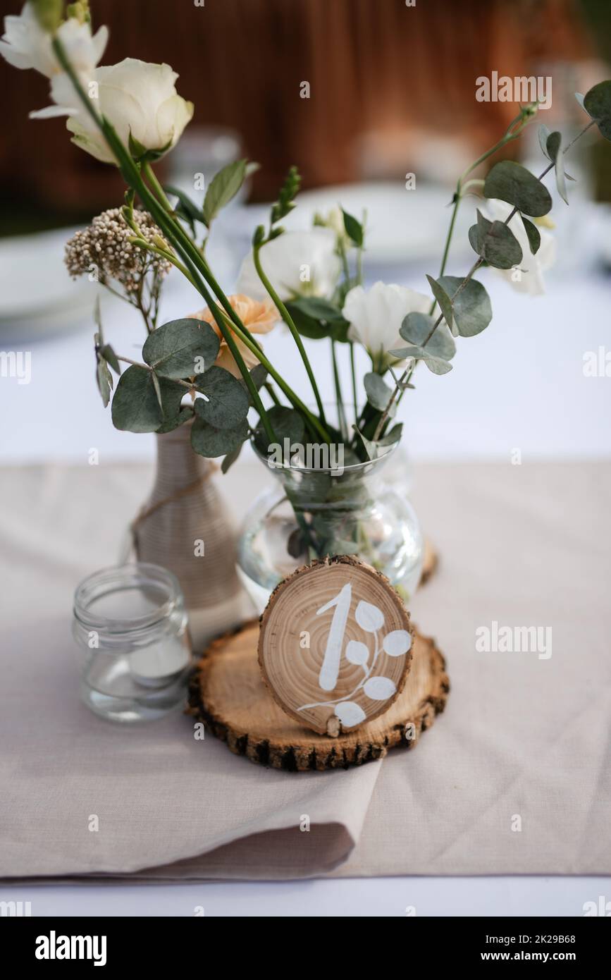 eleganti decorazioni per matrimoni fatte di fiori naturali Foto Stock