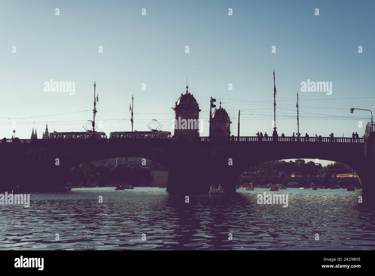 Silhouette del Ponte della Legione sul fiume Moldava. Praga, Repubblica Ceca Foto Stock
