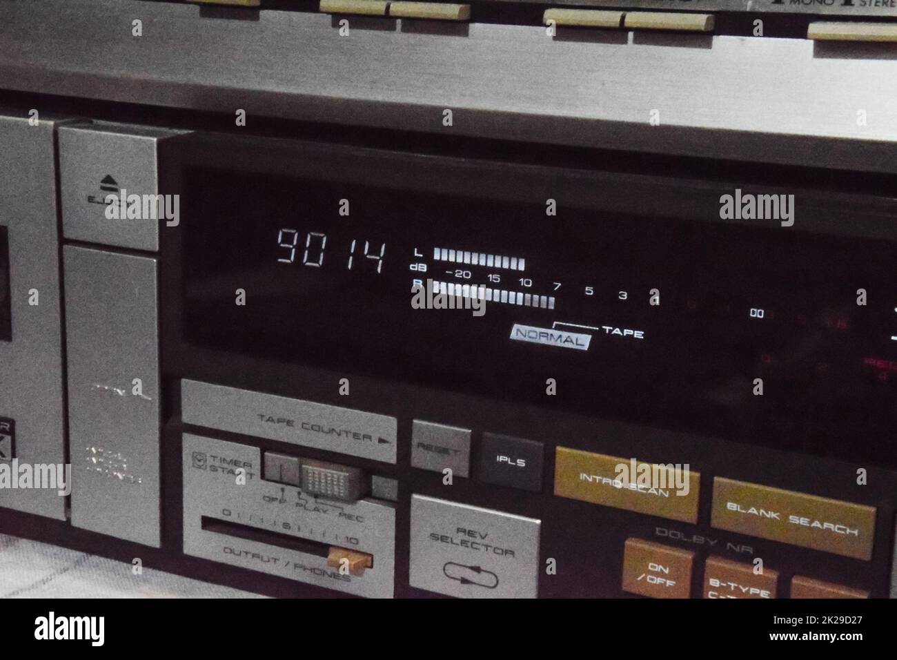 Deck cassette per la riproduzione di cassette musicali. Audio retrò. Foto Stock