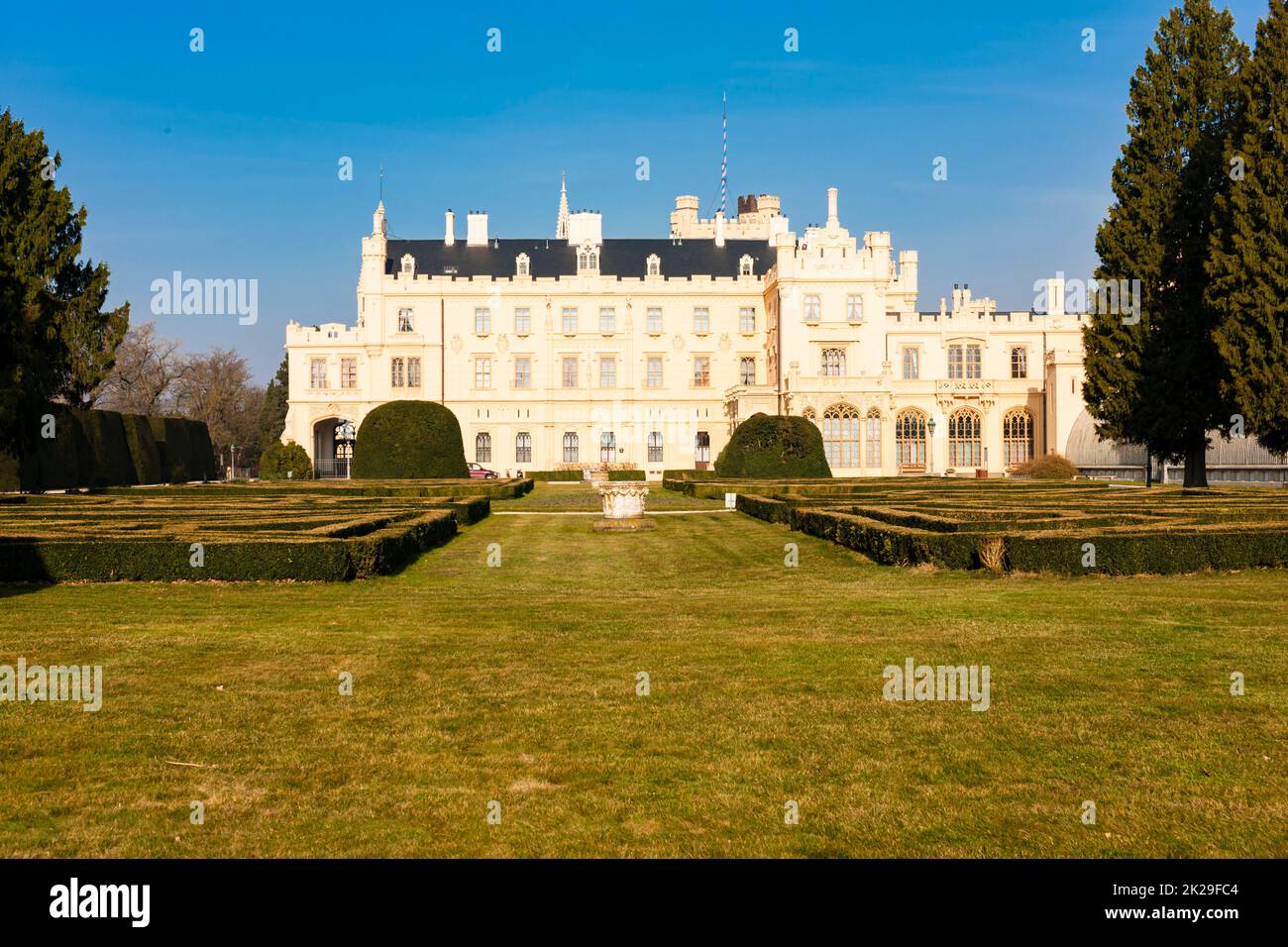 Il castello di Lednice nella Moravia meridionale, sito Unesco, Repubblica Ceca Foto Stock