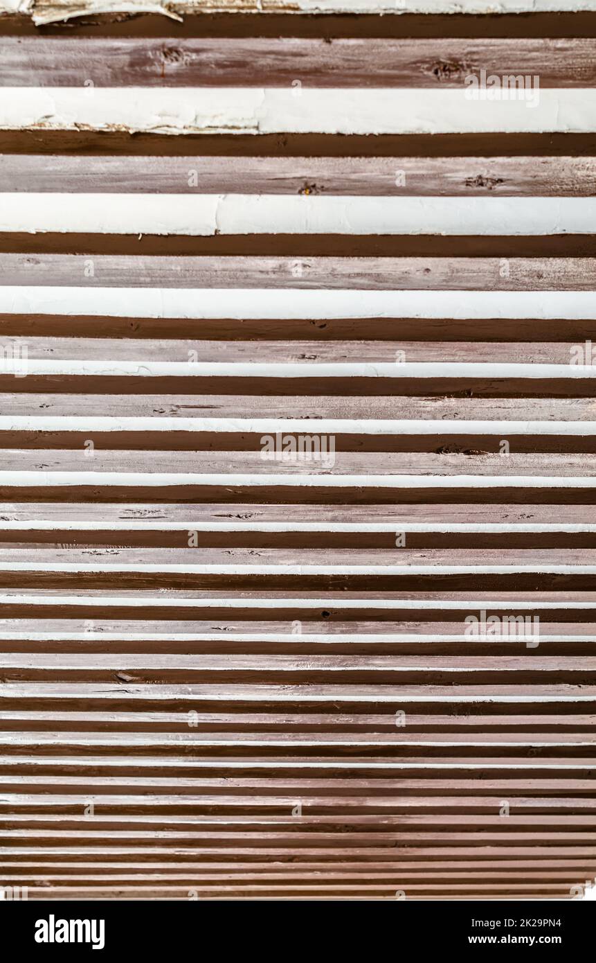 Vecchio soffitto con travi in legno, dettagli architettonici Foto Stock