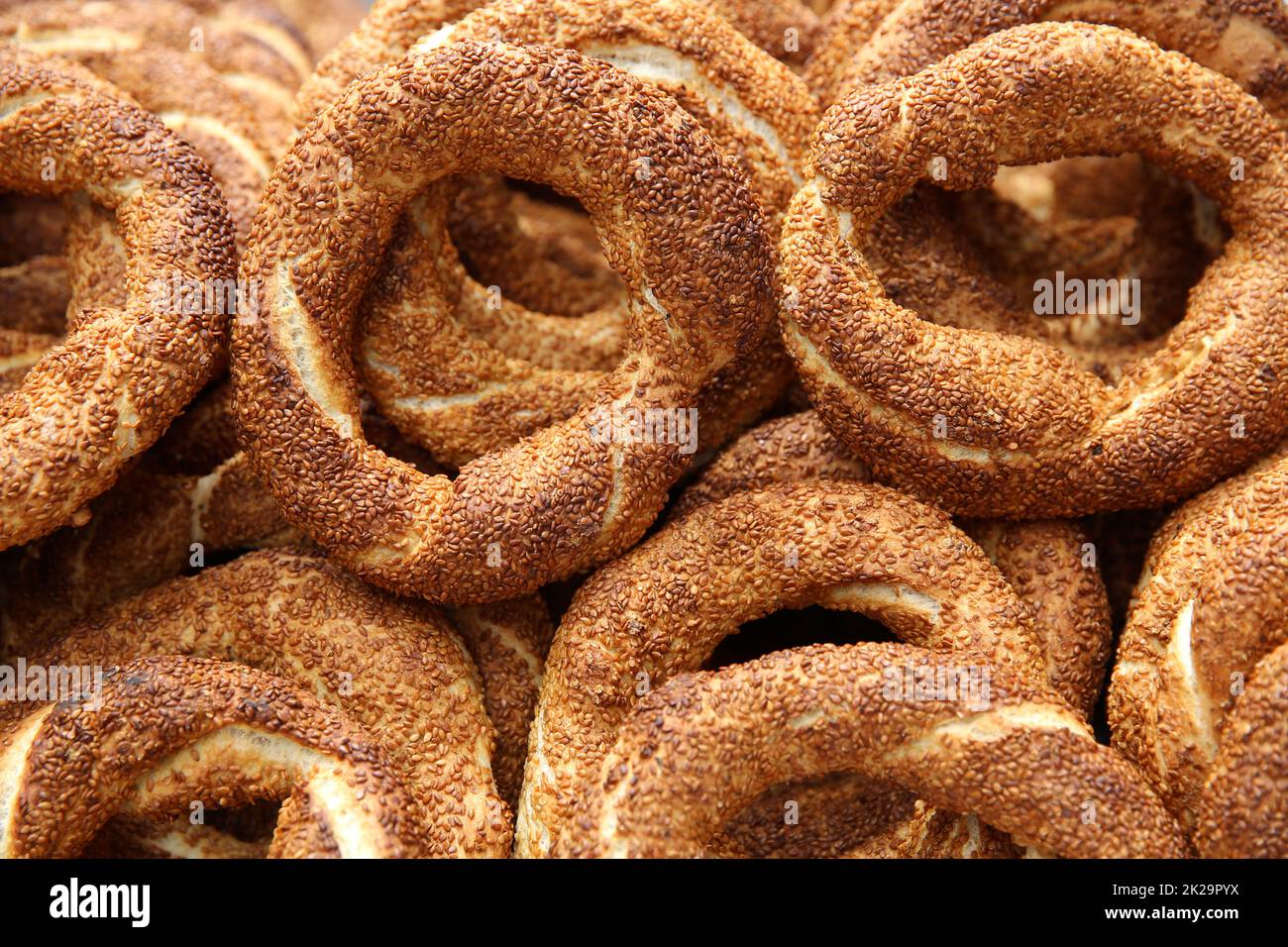 Bagel turco il pane chiamato Simit a Istanbul. Turchia Foto Stock