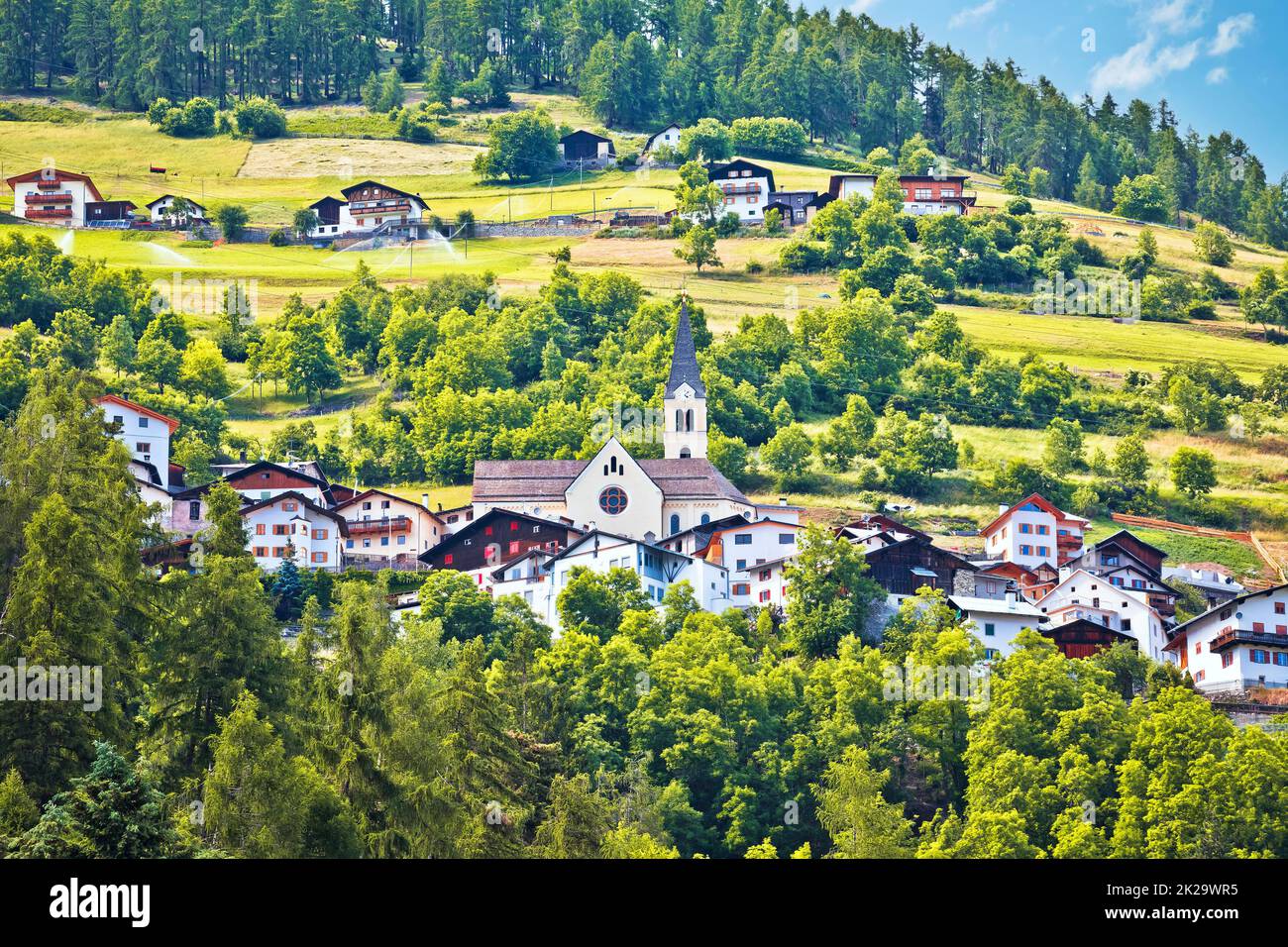 Villaggio Stelvio o Stilfs nelle Dolomiti vista paesaggio Alpi Foto Stock