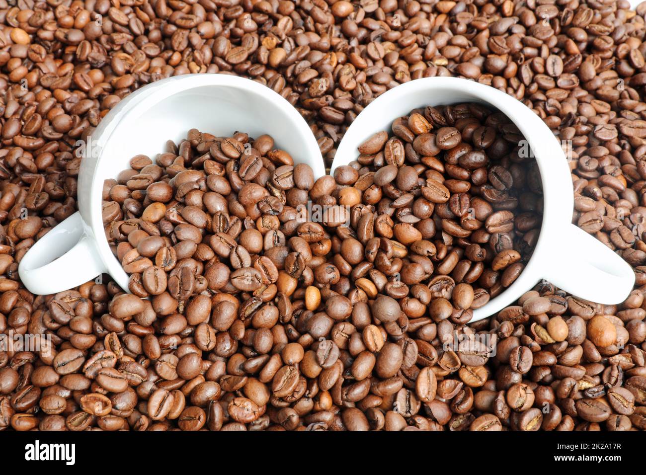 I chicchi di caffè e la coppa Foto Stock