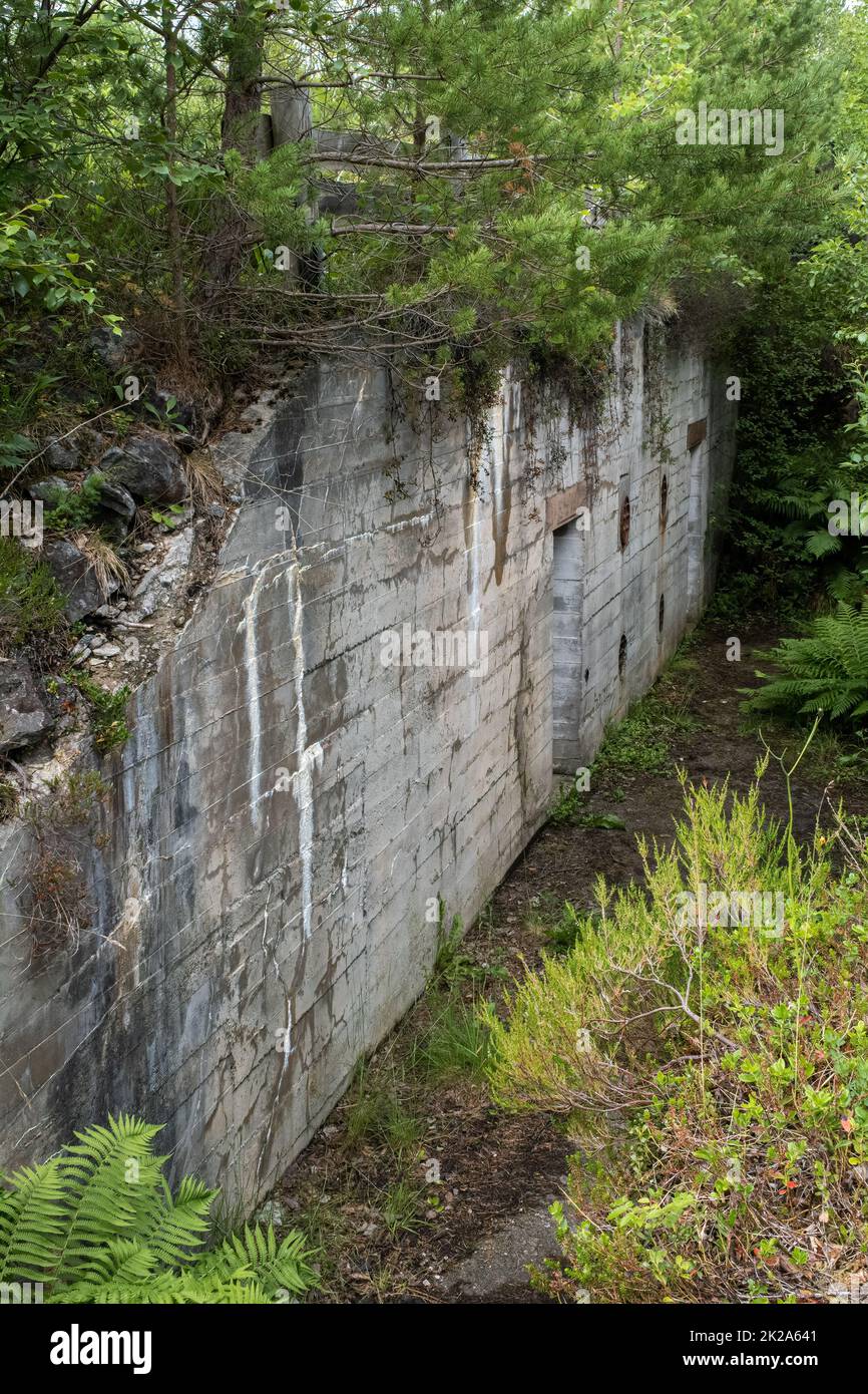 Nedre Frei, Norvegia - 03 luglio 2022: Il Forte di Kvalvik è stato costruito dai tedeschi ed è uno dei forti costieri meglio conservati della seconda guerra mondiale. Foto Stock