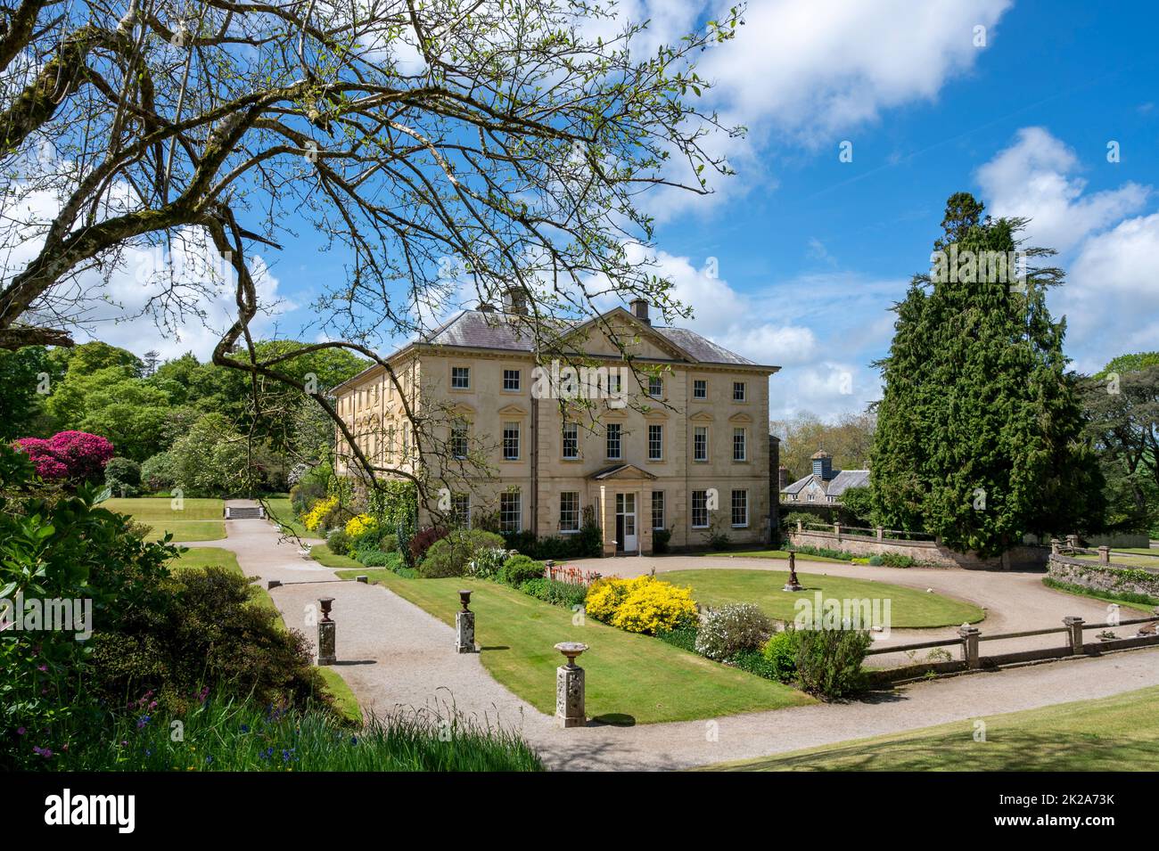 Pencarrow House e giardini, una casa signorile in stile palladiano, in primavera. Cornwall, Regno Unito. Foto Stock