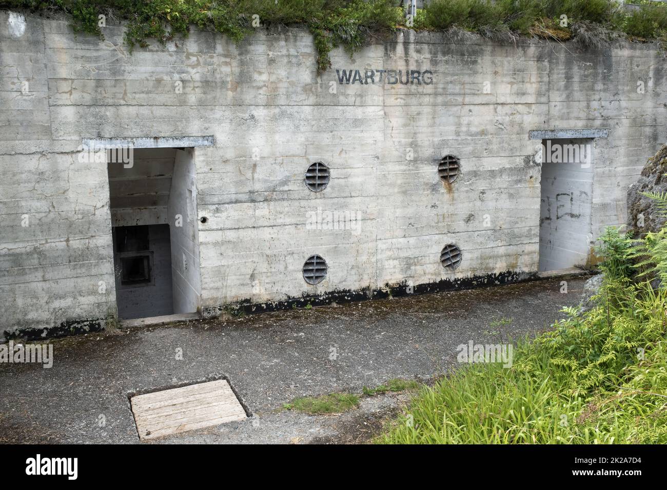 Nedre Frei, Norvegia - 03 luglio 2022: Il Forte di Kvalvik è stato costruito dai tedeschi ed è uno dei forti costieri meglio conservati della seconda guerra mondiale. Foto Stock