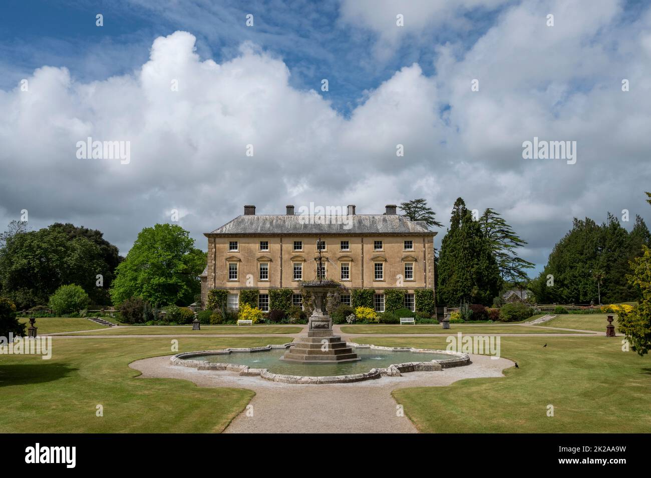 Pencarrow House e giardini, una casa signorile in stile palladiano, in primavera. Cornwall, Regno Unito. Foto Stock