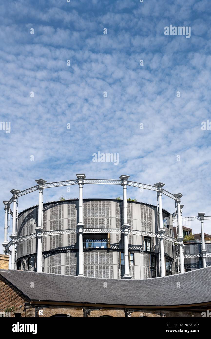 LONDRA, INGHILTERRA - 23rd LUGLIO 2022: Vista della struttura metallica di un portasalgas in un pomeriggio estivo Foto Stock