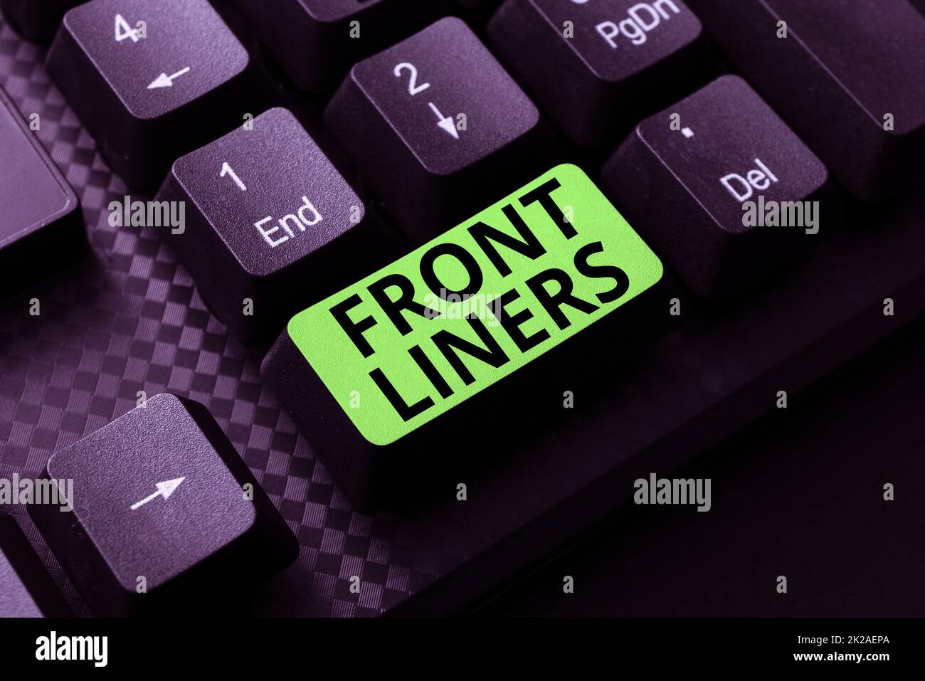 Scrittura di testo con frontliner. Parola scritta sulla posizione più importante o influente in un dibattito o movimento. Abstract creazione di servizi di battitura a macchina online, apprendimento dei codici di programma per computer Foto Stock
