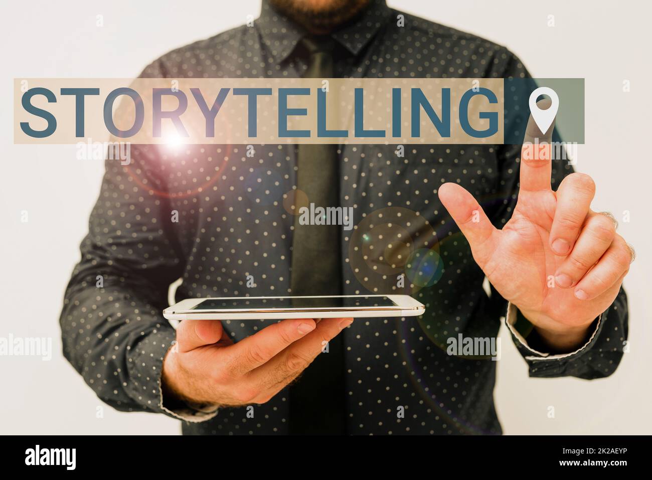 Visualizzazione concettuale Storytelling. Parola scritta sull'attività sociale e culturale con gesti teatrali che presentano le nuove idee tecnologiche in tema di miglioramento tecnologico Foto Stock