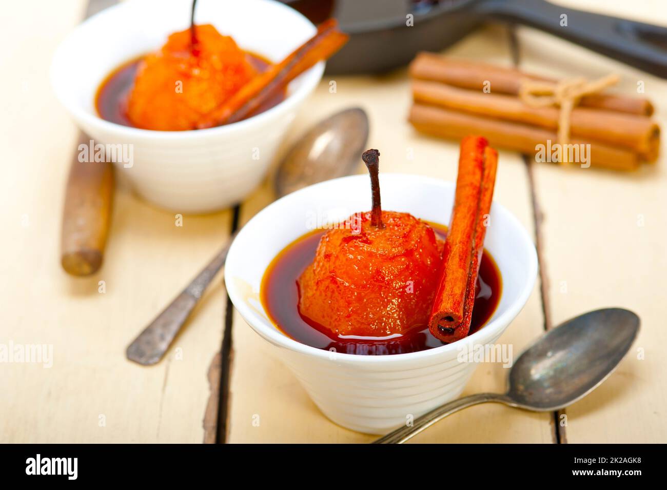 Pere in camicia deliziosi piatti fatti in casa ricetta Foto Stock