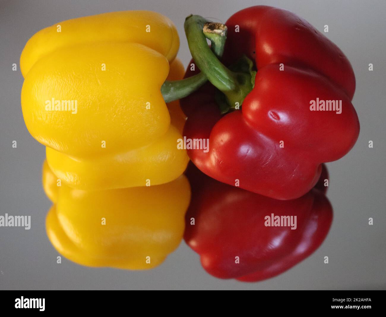 peperoni deliziosi di colori brillanti aroma naturale equilibrio diverso Foto Stock
