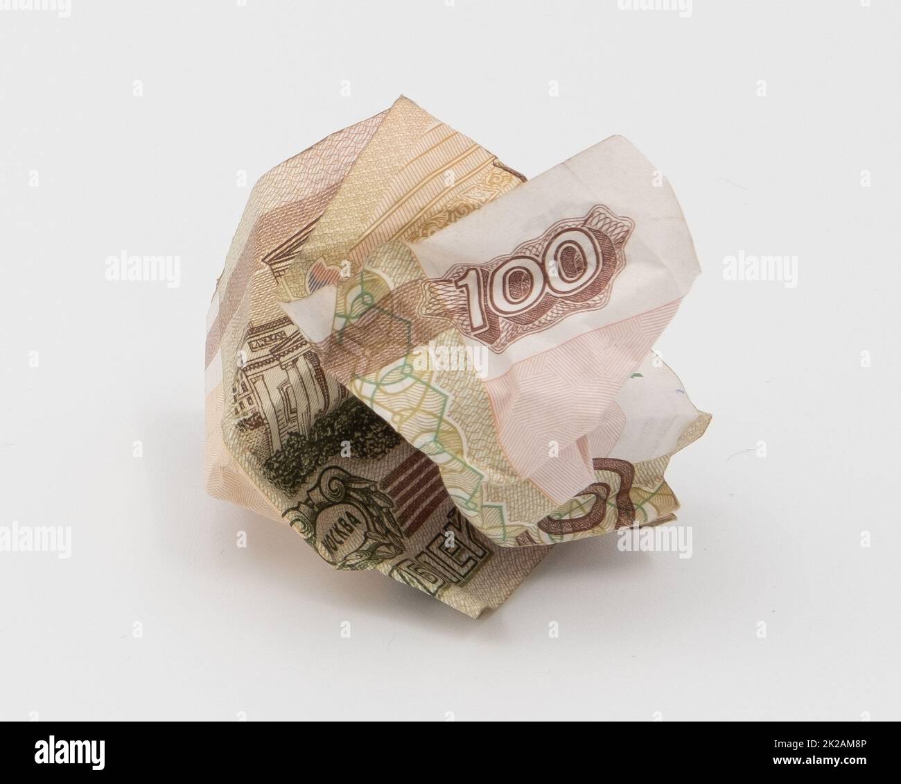 La vecchia banconota stropicciata di 100 rubli russi Foto Stock