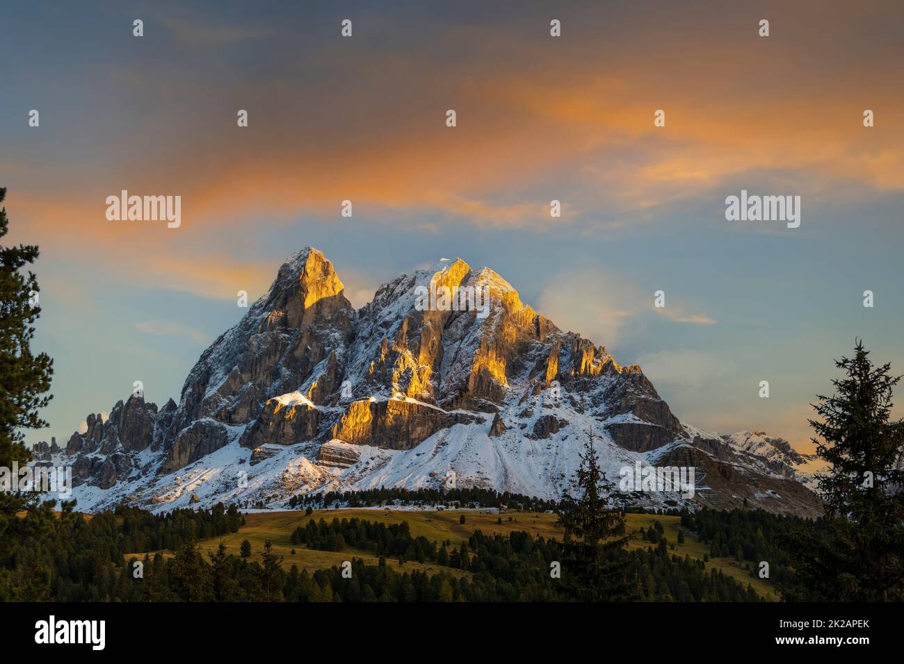 Bellissimo paesaggio delle dolomiti italiane vicino a Santa Magdalena Foto Stock