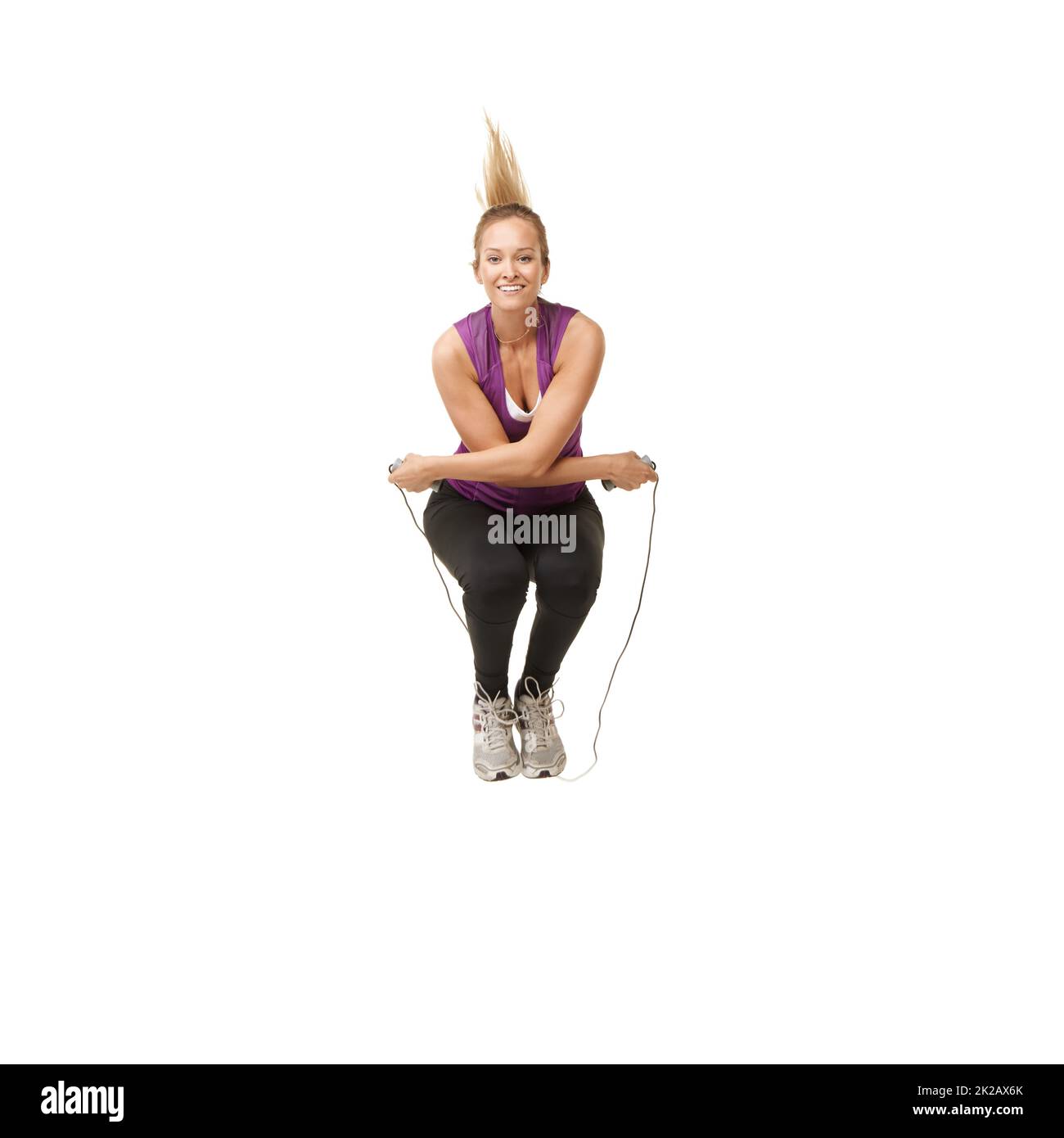 Divertimento per tutte le età. Ritratto di una giovane donna attraente saltando. Foto Stock