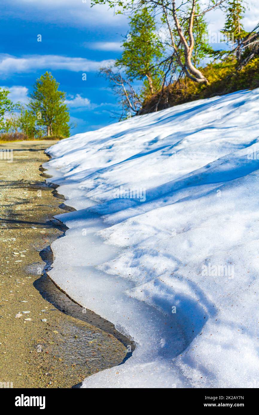 Sciogliendo la neve sulla strada sul monte Hemsedal Norvegia. Foto Stock