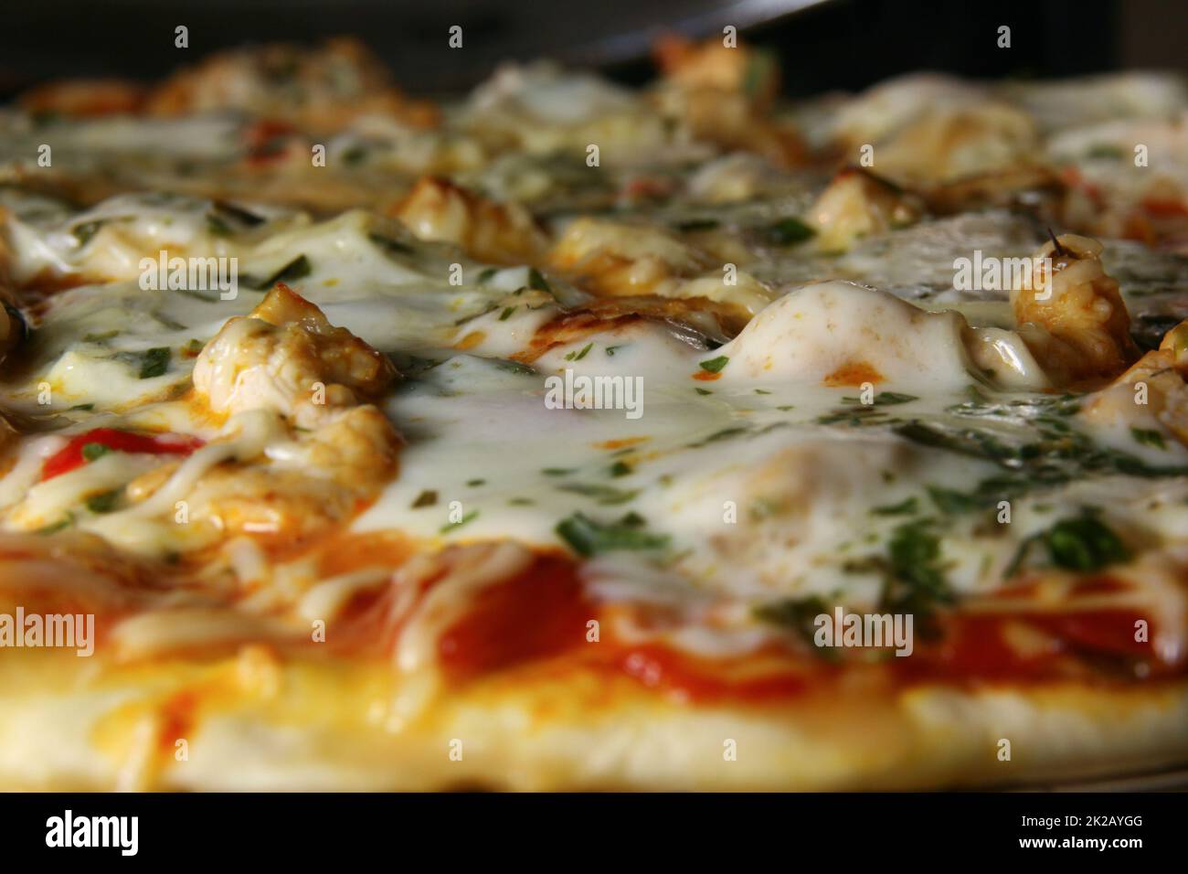 Primo piano di deliziosa pizza cheesy-looking Foto Stock