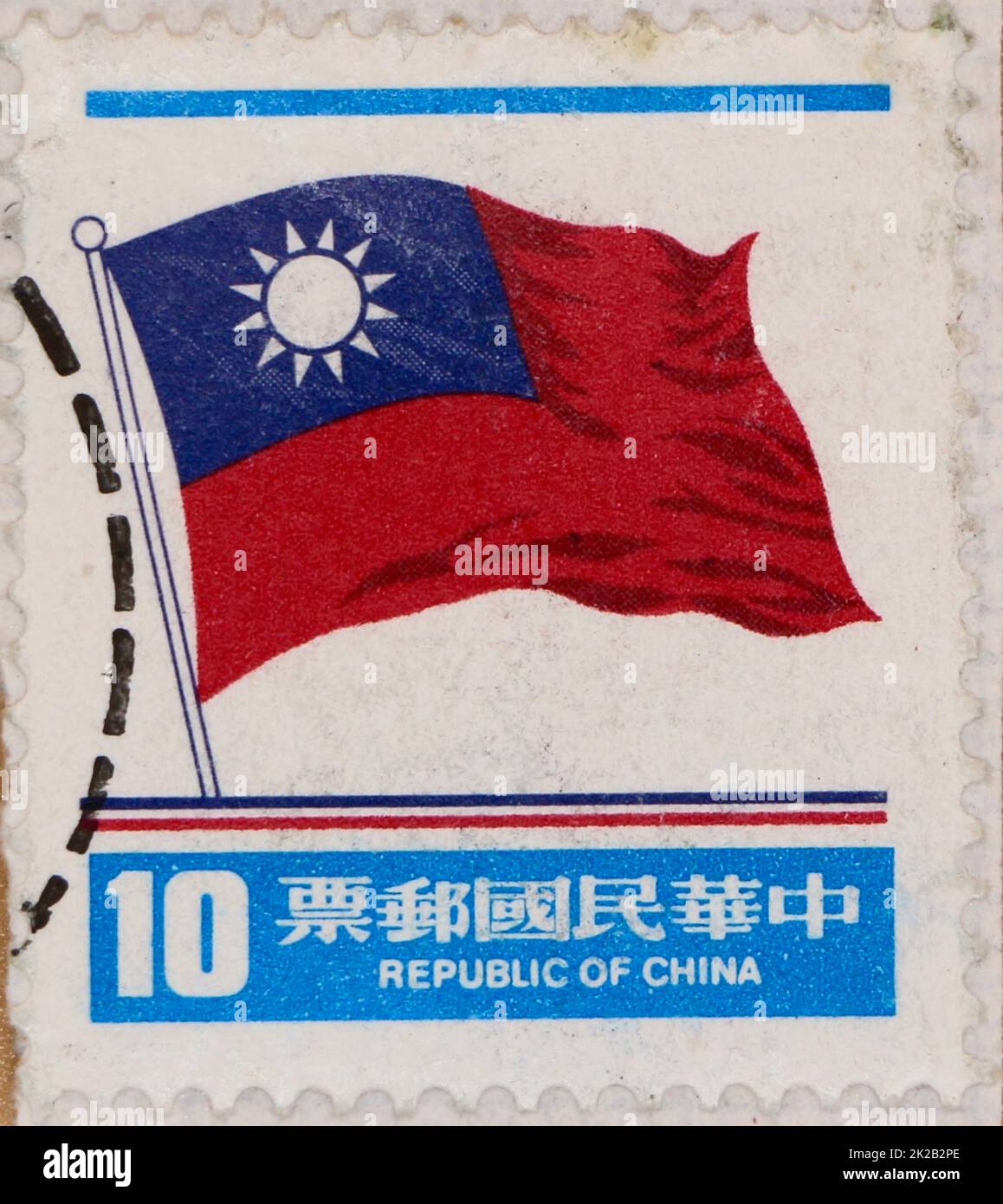 Foto di un francobollo dalla Cina con un'immagine della bandiera nazionale della Cina Foto Stock
