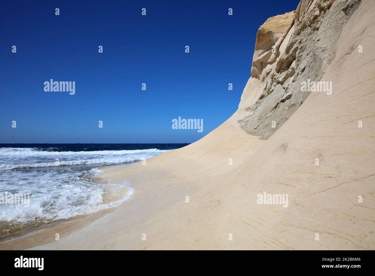 Litorale vicino alla baia di Xwejni sull'isola di Gozo. Malta Foto Stock