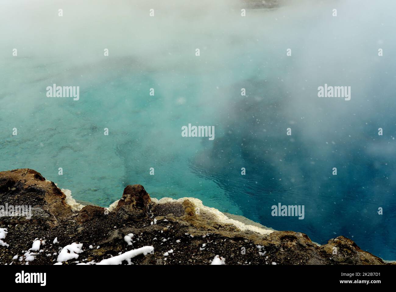 Inverno neve Geotermia piscina Yellowstone Foto Stock