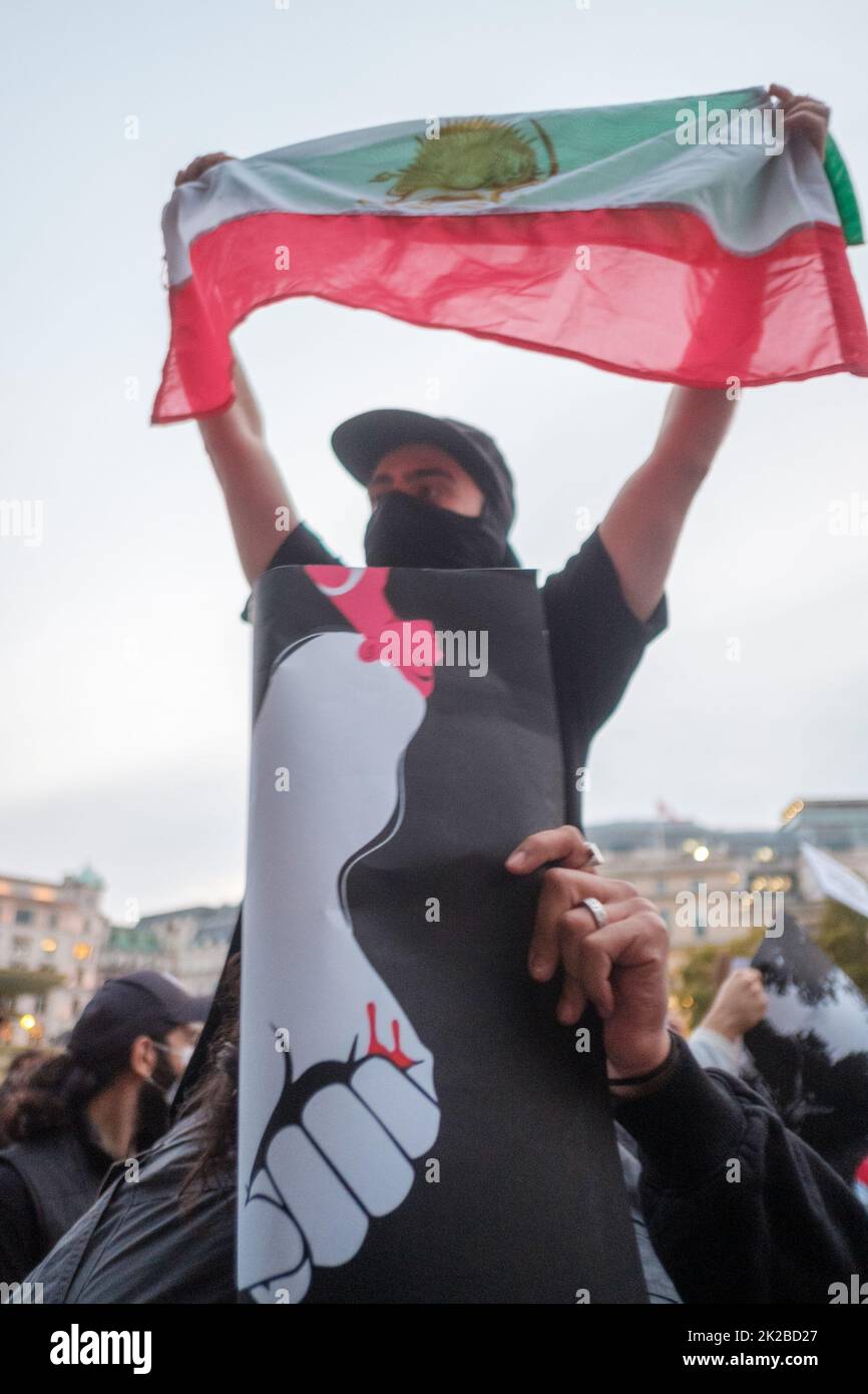 Proteste iraniane scoppiano dopo l'assassino di Mahsa Amini da parte della Guidance Patrol, Giovedi, in Iran per non indossare un Hijab in pubblico e recente io Foto Stock